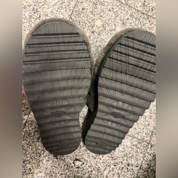 UGG authentic, real fur, soft on touch - Picture 9 of 10